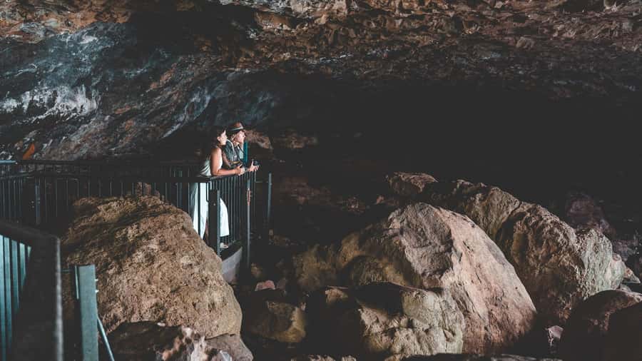 Brisbane: Rainforests, Waterfalls and Glow Worm Cave Tour - Tamborine Mountain lookout break: photo stop with real scale