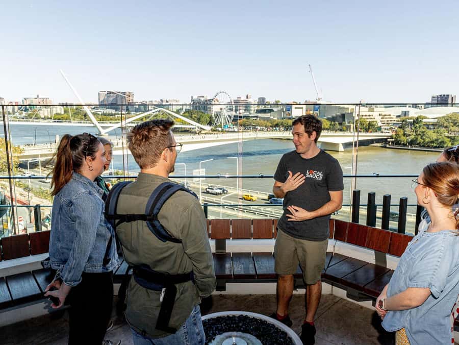 Brisbane: Small-Group 3-Hour Walking Tour with a Drink - Price, group size, and the 3.5 km walking reality
