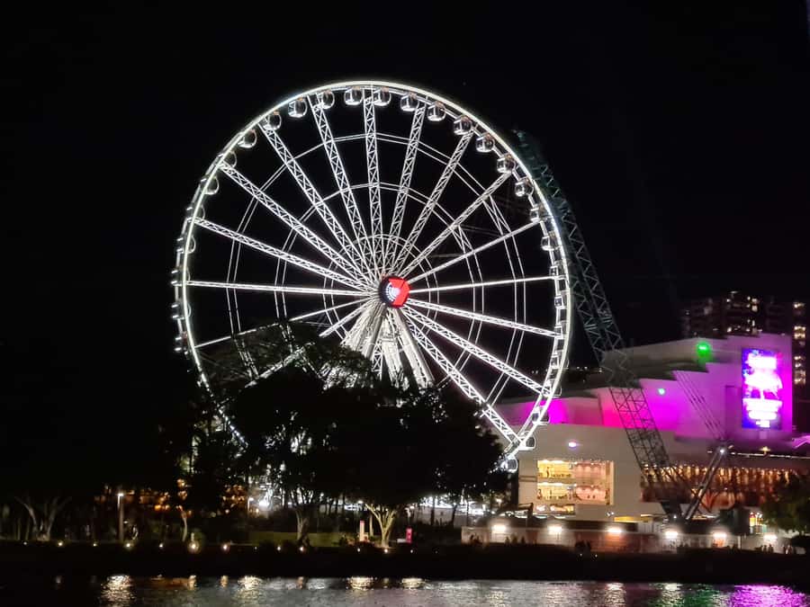 Brisbane: Sunset City Lights Cruise 5.30pm or 6pm <em>seasonal – Key highlights at a glance’ /></p>
<ul>
<li><strong>Sunset timing that changes by season</strong> so you catch either golden-hour light or full city glow</li>
<li><strong>Story Bridge and Kangaroo Cliffs</strong> on the river route for standout photo moments</li>
<li><strong>Complimentary charcuterie share board</strong> included without extra cost</li>
<li><strong>Licensed onboard bar</strong> where you can buy drinks during the cruise</li>
<li><strong>Background music, not narration</strong> gives it a calm, low-key vibe</li>
<li><strong>South Bank meeting point</strong> that’s straightforward to find along the Cultural Centre</li>
</ul>
<h2 id="sunset-timing-that-actually-matters-530pm-vs-600pm">Sunset timing that actually matters: 5:30pm vs 6:00pm</h2>
<p><img width="900" height="703" decoding="async" src=