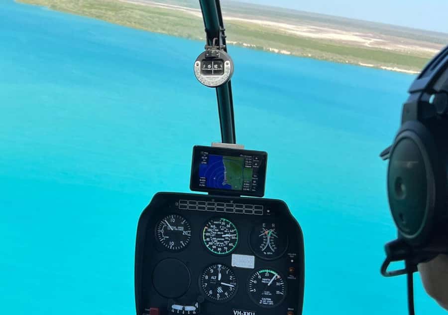 Broome: 30-Minute Scenic Helicopter Flight - Gantheaume Point lighthouse and red cliffs: the photo sequence