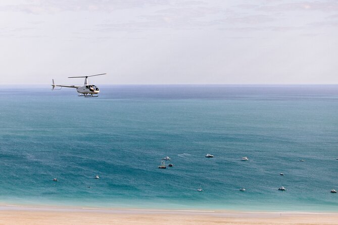 Broome: Romantic 45-Min Private Helicopter Flight & Beach Picnic - Gantheaume Point and Reddell Beach: turquoise water and red edges