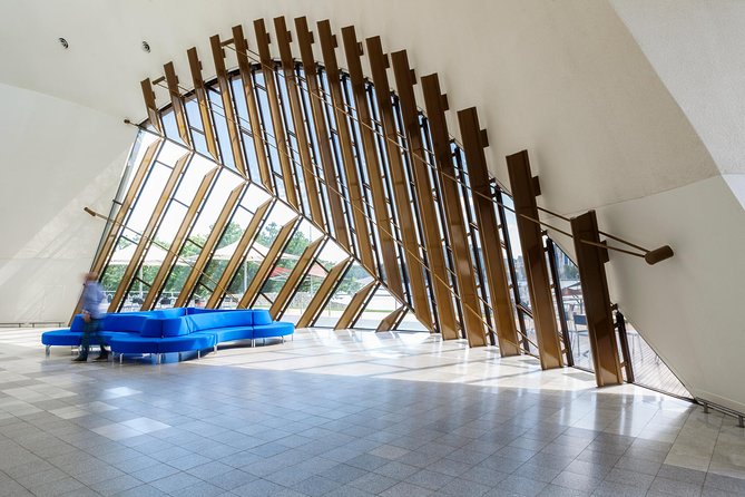 Building + Architecture Tour | 10am Daily - Group size and timing: the practical side of a good tour