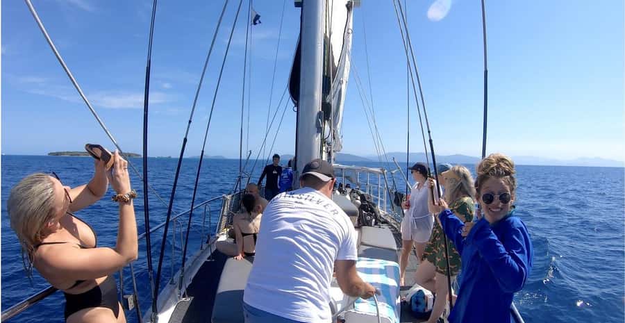 Cairns: Green Island & Great Barrier Reef Sailing Tour - Getting on Board: Crew Energy and a Quick Start