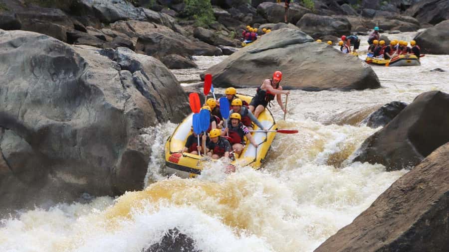 Cairns: Raging Thunder Barron Gorge River Rafting Trip - On the water: from flat-water practice to the Rooster Tail