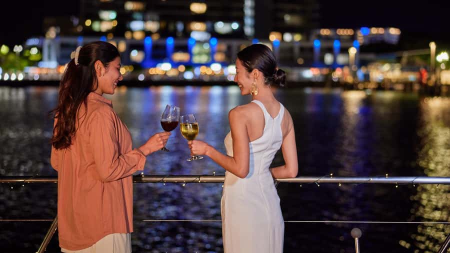 Cairns: Spirit of Cairns Dinner Cruise - Boarding at Cairns Marlin Marina: what to know before you line up