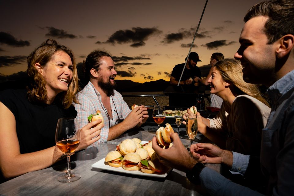 Cairns: Spirit of Cairns Dinner Cruise - Live music Sunday to Thursday: what that adds to the mood
