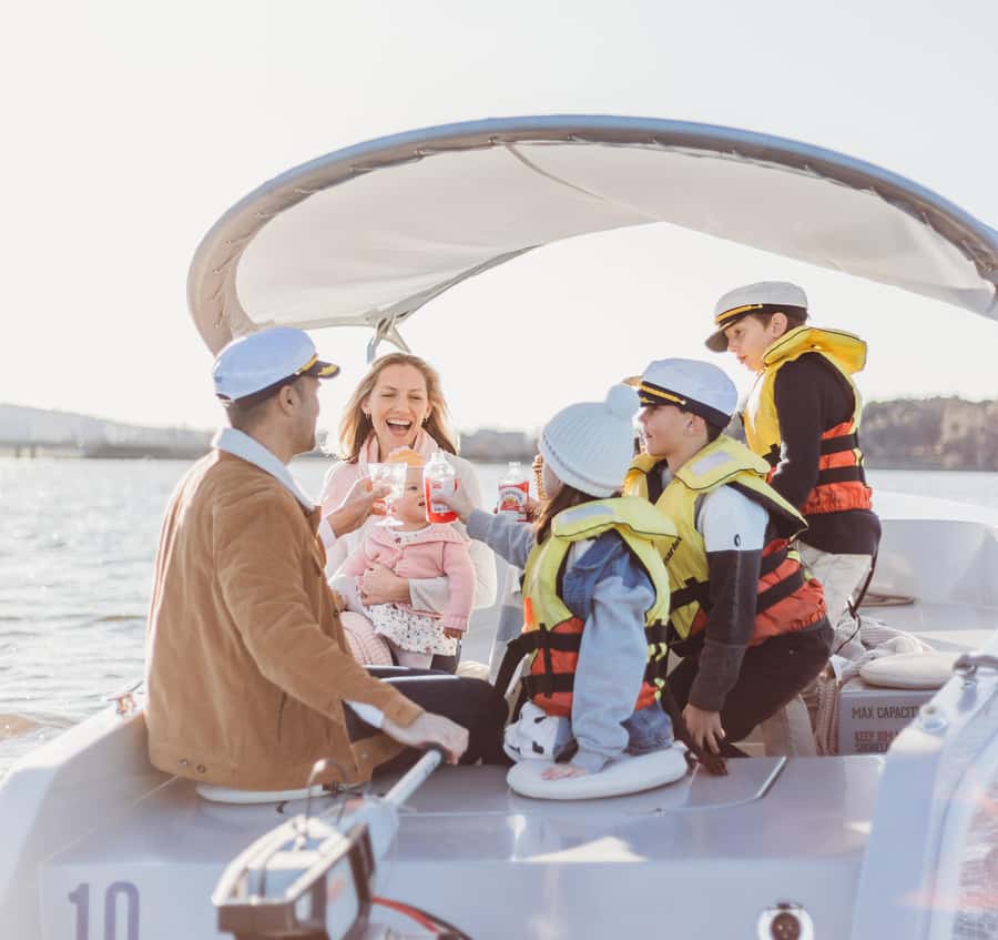 Canberra: Electric Picnic Boat Rental - Captain training in English: what you need to know before you go