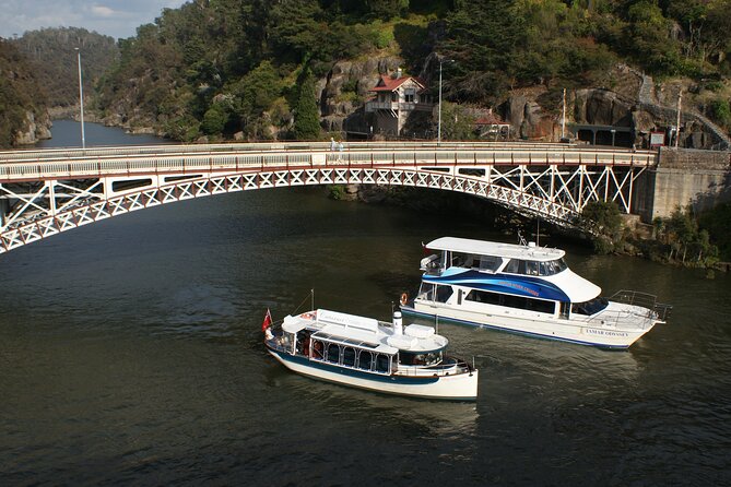 Cataract Gorge Cruise 10:30 am - Photo opportunities: where to focus your time