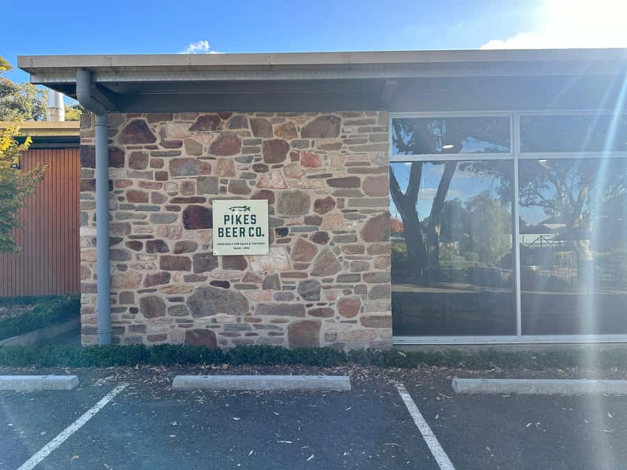 Clare Valley Wine Escape - Hill River Wines: the historic stop in the middle