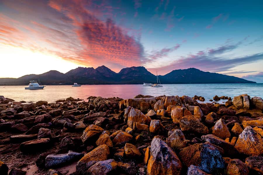 Coles Bay: Wineglass Bay Adults-Only Cruise with Lunch - The Adults-Only Sky Lounge: Where the Trip Feels Premium