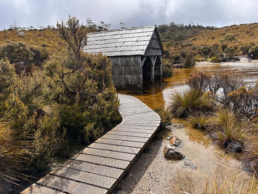 Cradle Mountain: Fully Guided Dove Lake Day Tour with Lunch - Lunch pack on the trail: simple, included, and timed well