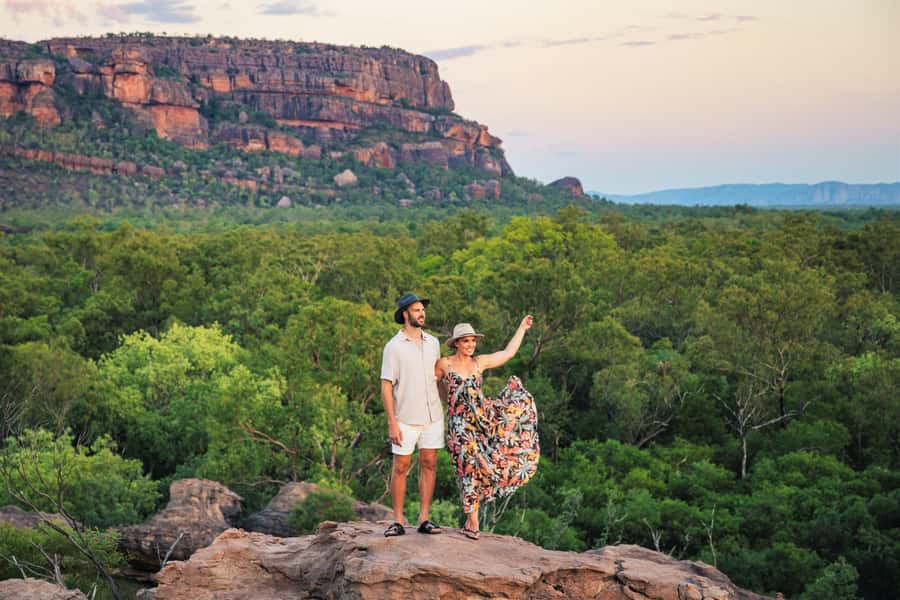 Darwin: 5-Day 4WD Kakadu Litchfield Tour & Billabong Cruise - Day 1: Darwin to Kakadu National Park, with Cahills Crossing and sunset rock art