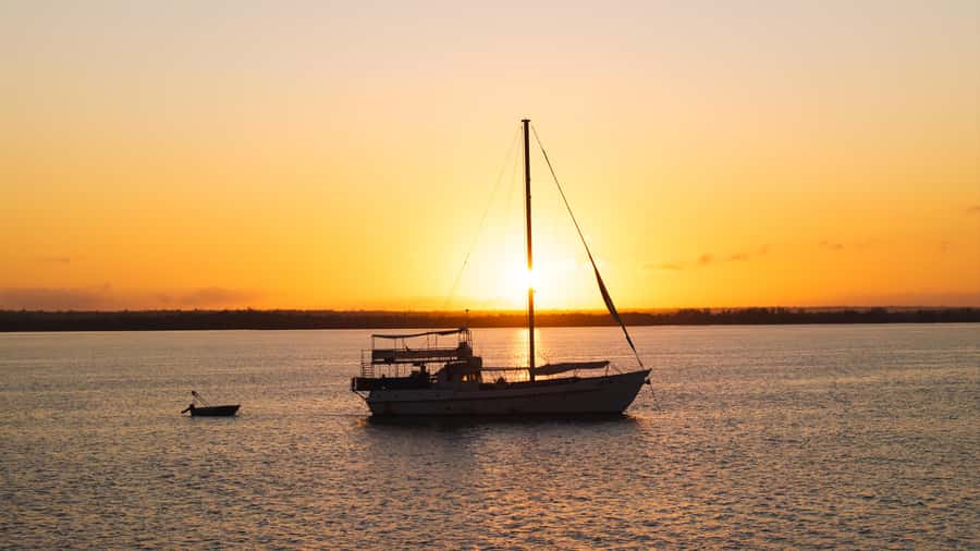 Darwin: Cape Adieu Sunset Cruise with 4-Course Dinner - Drinks on Board: Fully Licensed Bar and a Simple Way to Pay