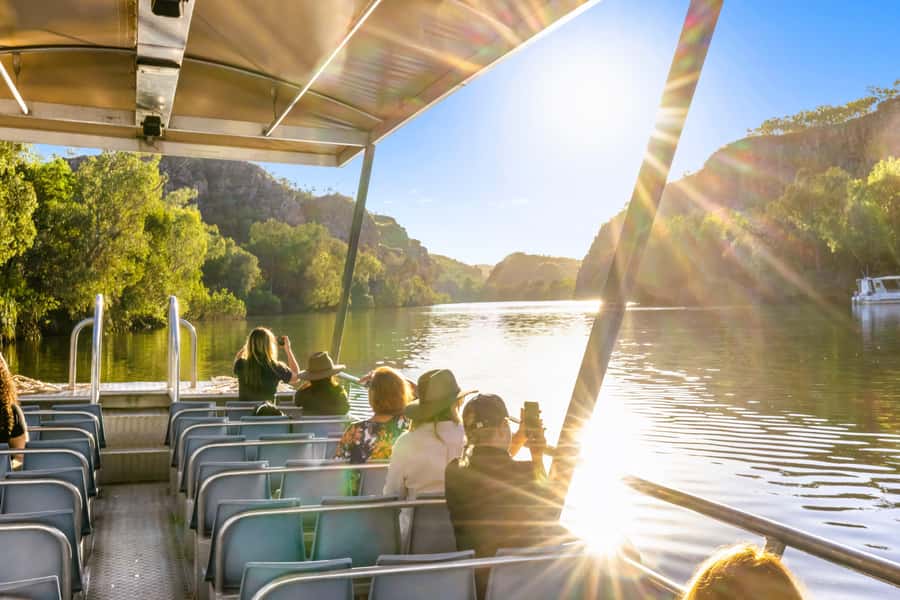 Darwin: Katherine Two Gorge Cruise Edith Falls Full Day Tour - The morning run: The Leea Darwin at 6:30am and the Stuart Highway rhythm