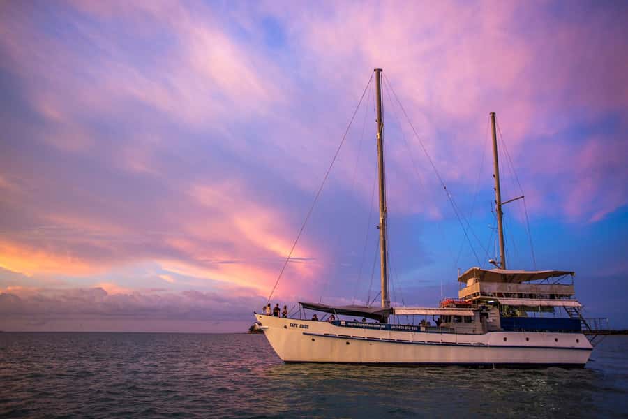 Darwin: Signature four course Sunset Dinner Cruise - Four courses on the water: how the meal fits the sunset
