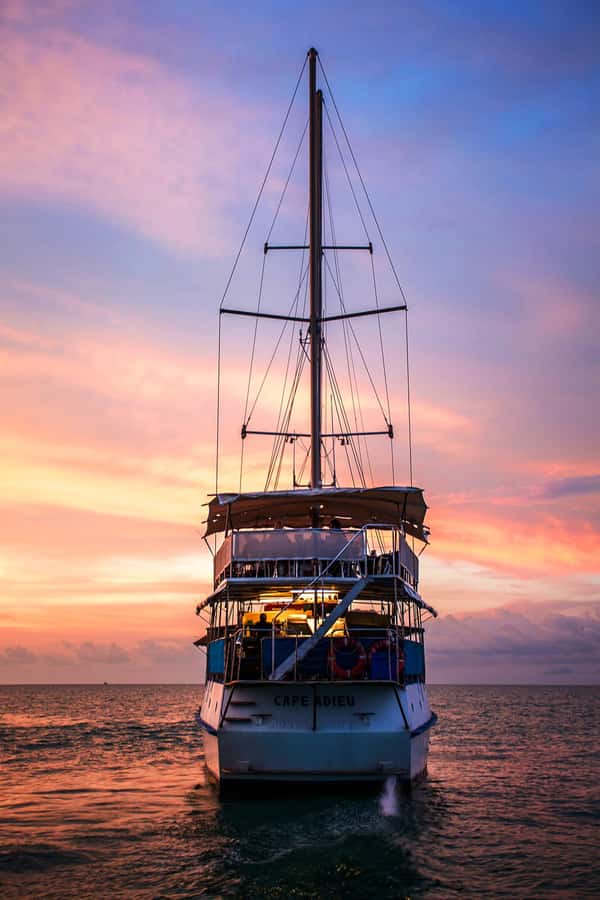 Darwin: Signature four course Sunset Dinner Cruise - Darwin Harbour sunset from Cape Adieu: views you can actually enjoy while eating