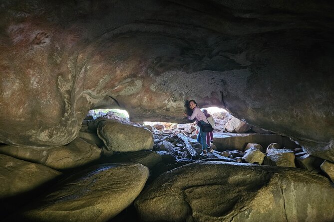 Day Tour in Wave Rock and Mulka's Cave - Lunch, Water, and the Kangaroo Sausage Sizzle Factor