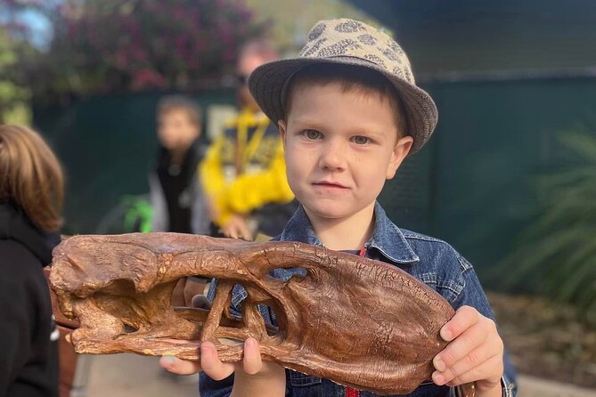 DINOSAUR and FOSSIL ZOO TOUR Rockhampton - A one-hour mix: zoo fossils, then the Botanic Gardens