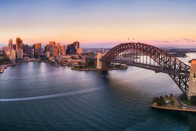 Discover Sydney - Circular Quay pub finish: the smart way to land the experience