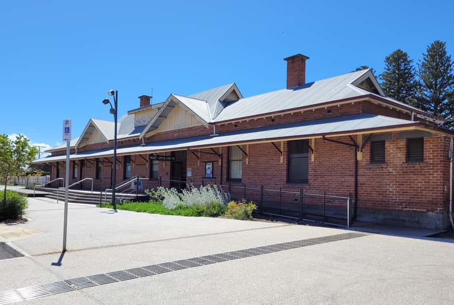 Discover Victor Harbor Guided Walking Tour - Encounter Walkway: From Settlement to Whaling Exports