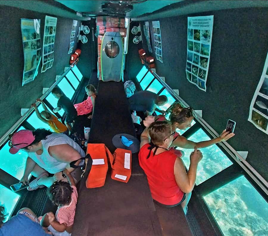 Exmouth: Ningaloo Semi-Submersible Glass Bottom Boat Tour - Boarding at Tantabiddi: a smooth start to a one-hour reef session