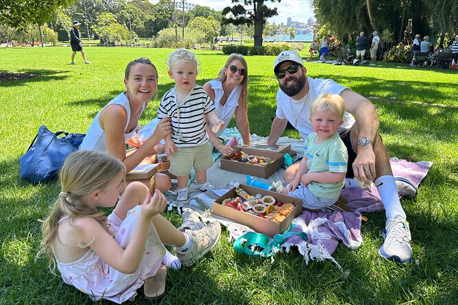 Foraging Tour: Botanical Gardens Walk & Picnic - Storytelling and culture between harbour views