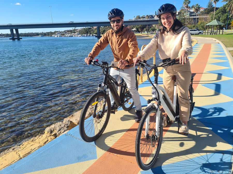 Fremantle: Historic Electric Bike Tour - Fremantle War Memorial: Panoramic Views and a Quiet Pause