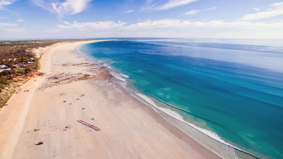 From Broome: Buccaneer Explorer Half-Day Scenic Flight - Horizontal Waterfalls: the view is amazing, but timing is everything
