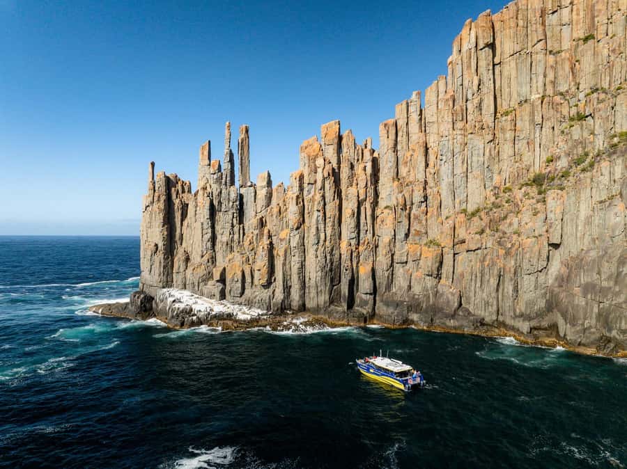 From Hobart: Port Arthur Cape Raoul Wilderness Cruise - From Hobart to the Tasman Peninsula: the bus transfer that sets the tone