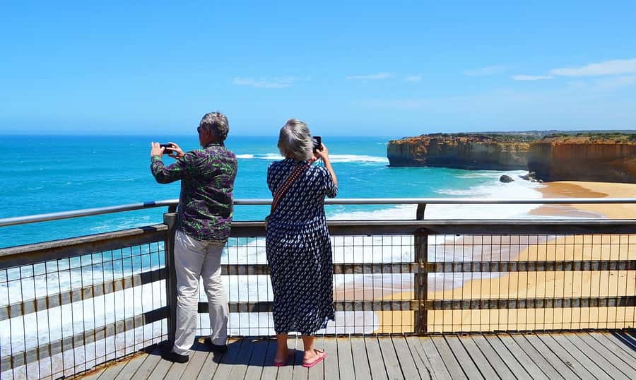 From Melbourne: Great Ocean Road Day Trip with Dinner - Loch Ard Gorge and the Twelve Apostles: the big views, kept from feeling chaotic