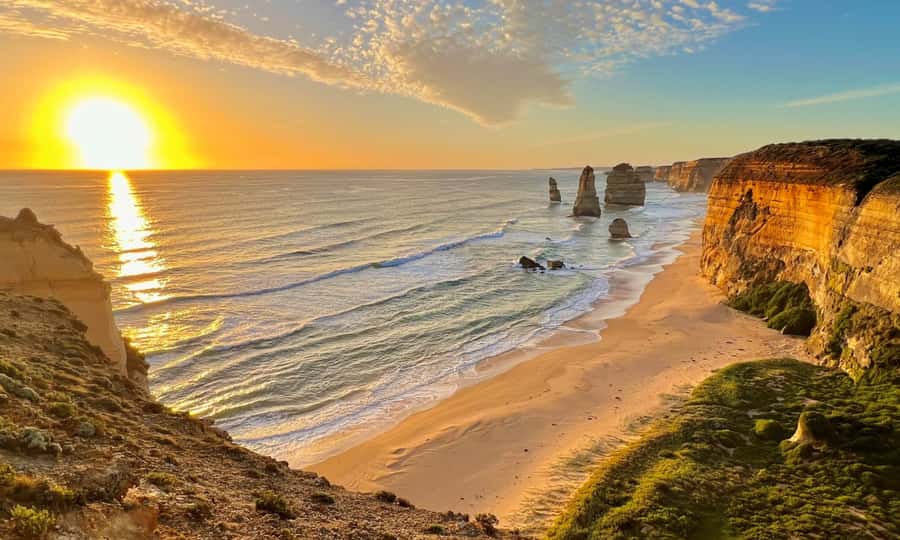 From Melbourne: Great Ocean Road Full-Day Sunset Tour - Lorne as a pass-by: why you might not notice it much