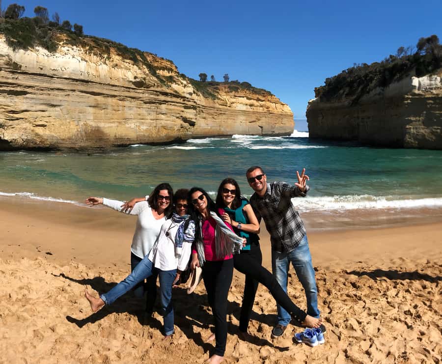 From Melbourne: Great Ocean Road Premium Tour in Reverse - Morning start: Winchelsea breakfast, Gibson Steps, and early Twelve Apostles