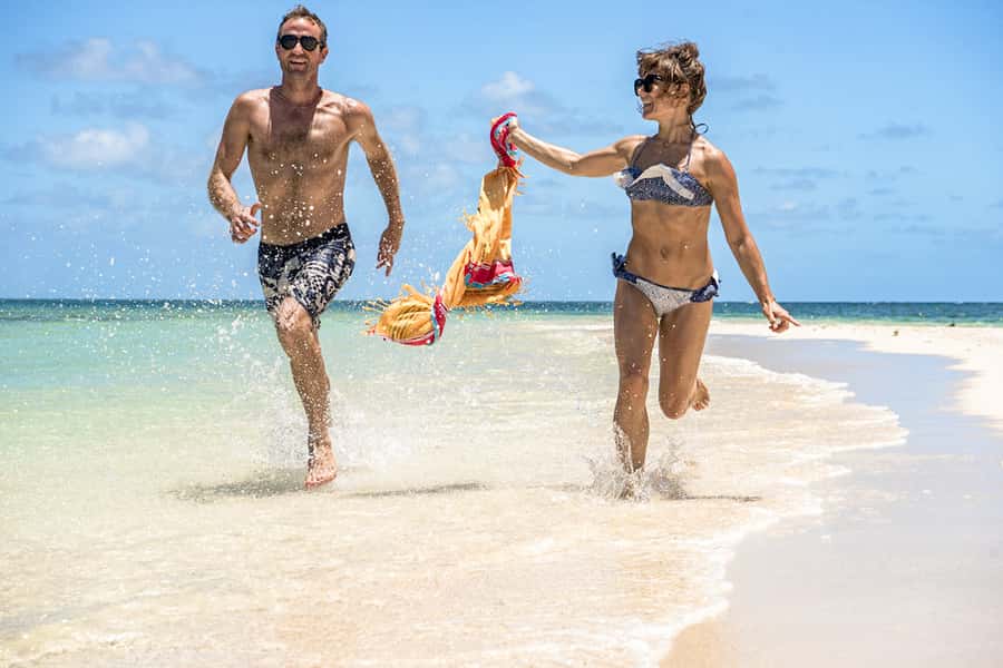 From Port Douglas: Outer Reef Cruise by Luxury Catamaran - Snorkeling with a marine biologist: how the help makes it easier