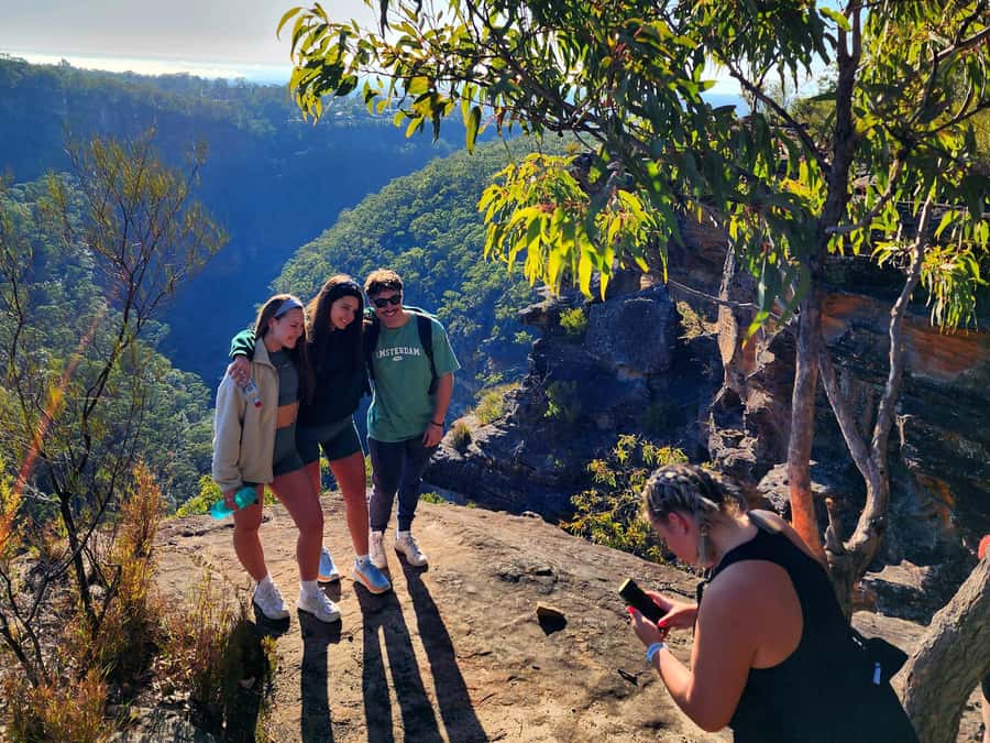 From Sydney: Blue Mountains Tour with Waterfall Walk & Lunch - Guides, Group Energy, and Wildlife Along the Way