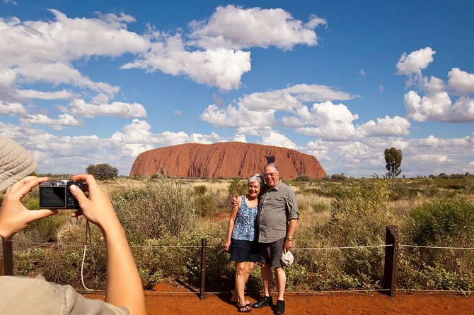 Full Uluru Base Walk at Sunrise Including breakfast - Guide and group size: the difference between a walk and a cattle-call