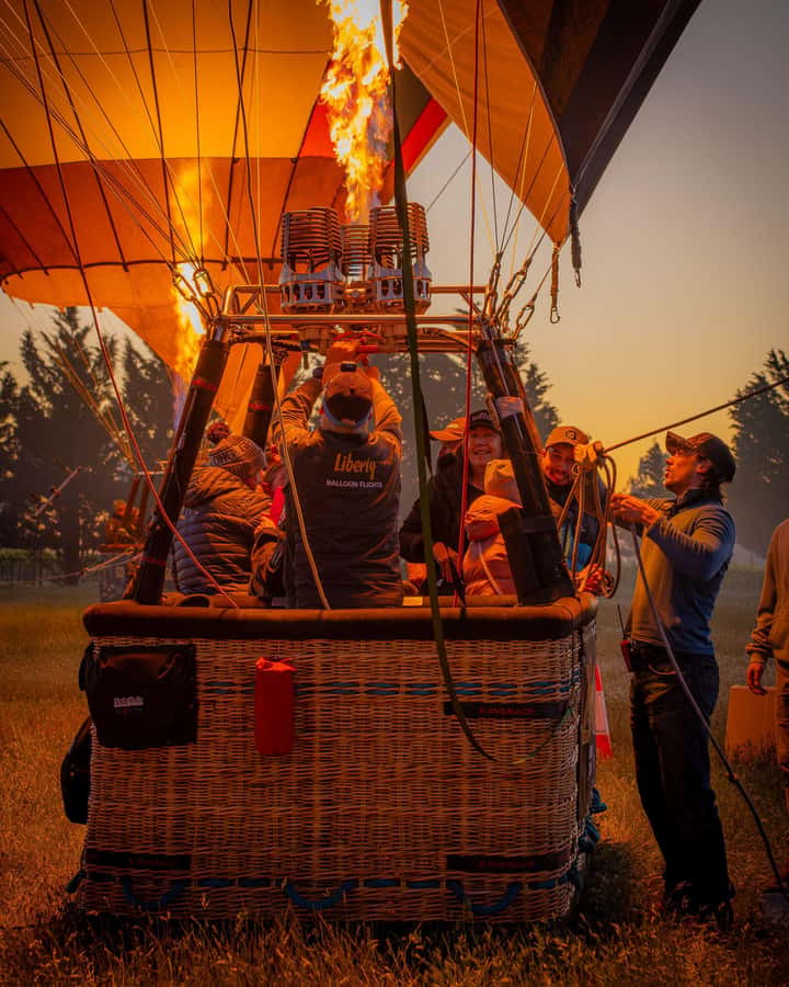 Geelong: Balloon Flight at Sunrise with Breakfast - Holiday Inn Pickup and the Ride to the Launch Site