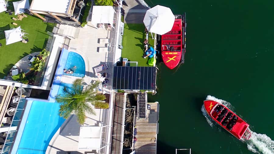 Gold Coast: 55-Minute Extreme Jet Boat Ride - Surfers Paradise from the Water: mansions, skyline, and local waterways