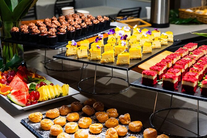 Gold Coast Buffet Dinner Sightseeing Cruise - Drinking and That Extra Little Treat Moment