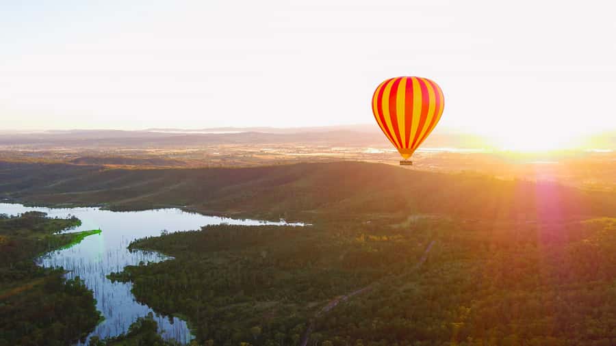 Gold Coast: Hot Air Balloon Flight+Vineyard Breakfast+Alpaca - Landing and the hands-on finish: deflate, fold, photos