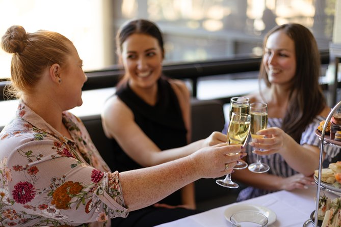 Gold Coast Hot Air Balloon with 5 Star Champagne Buffet Breakfast - Landing, crew help, and the small details that matter