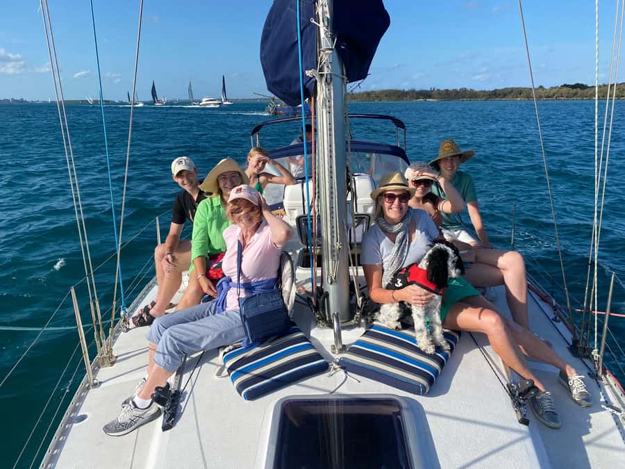 Gold Coast: Midday Sailing Cruise incl food & drinks - The Yacht Vibe: Cozy Comfort on a 38ft Vessel