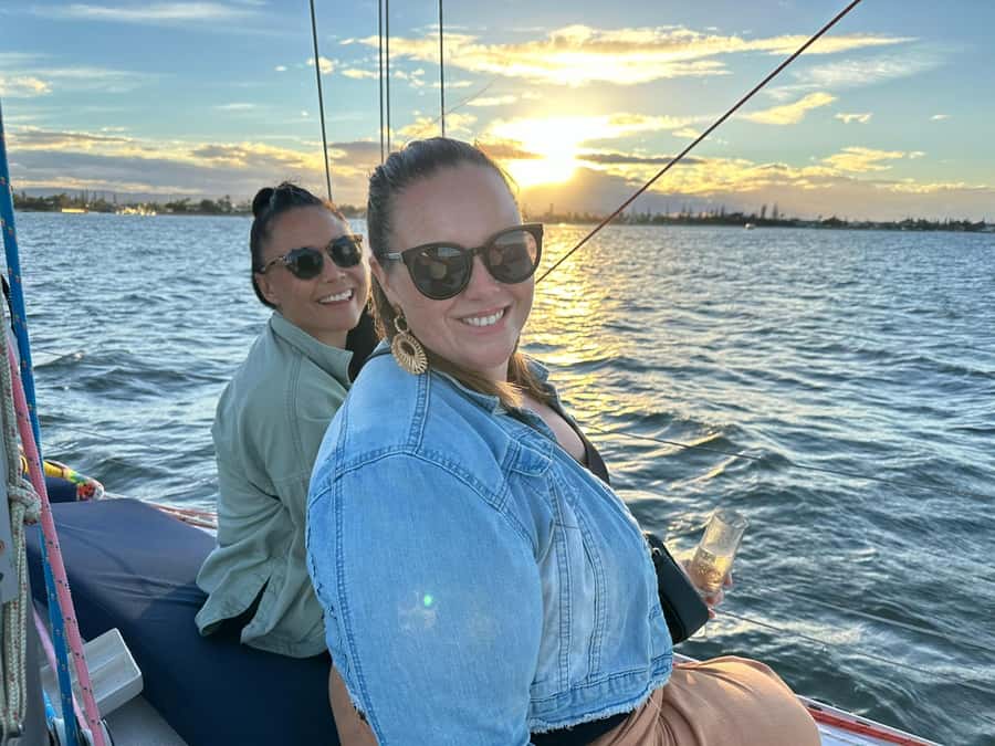 Gold Coast: Sunset Sailing Cruise incl food & drinks - The Small-Group Advantage: Less Noise, Better Control of Your Evening