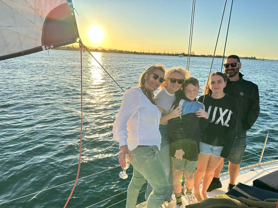 Gold Coast: Sunset Sailing Cruise incl food & drinks - The Cruise From Daylight to Night: Why This Sunset Works