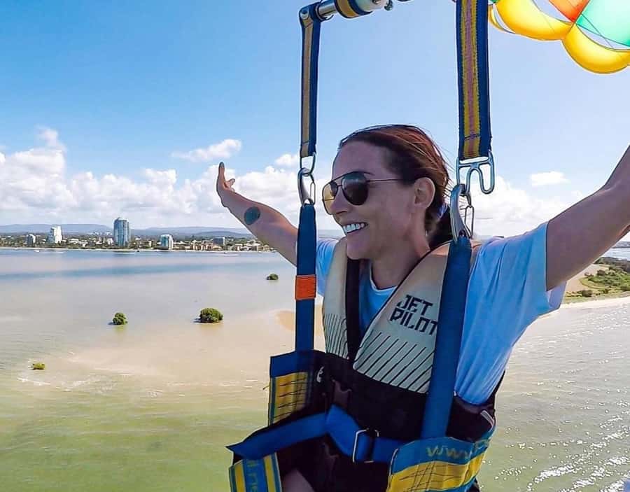 Gold Coast: Surfers Parasailing with Free Photos - Check-In and Boat Time at Paradise Point Marina