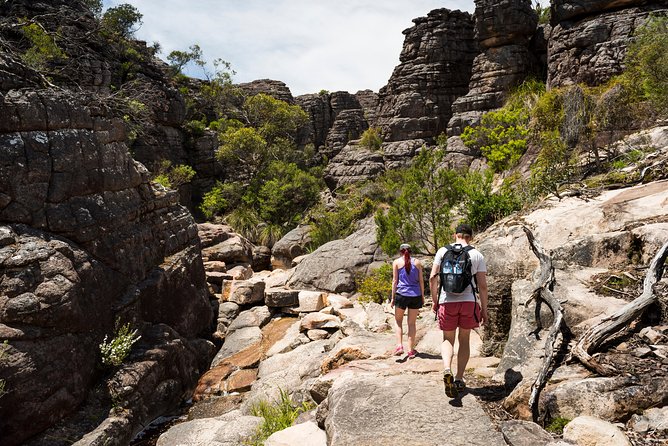 Grampians National Park with MacKenzie Falls and Kangaroos - The Balconies and the Jaws of Death viewpoint