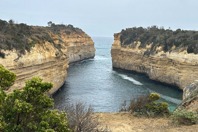 Great Ocean Road 12 apostles PRIVATE Luxury Tour 5 PAX all incl. - Loch Ard Gorge: Shipwreck Cliffs and a Short Walk to the Water