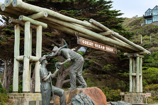 Great Ocean Road Reverse Tour with Iconic Stops & Wildlife - Morning pickup: 7–8am starts from central Melbourne
