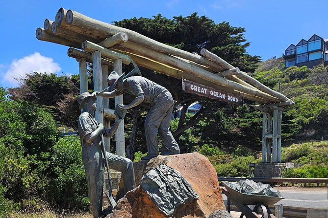 Great Ocean Road Small Group Tour with Dingos, Sparkling & Lunch - Jan Juc, Apollo Bay, and the Great Ocean Road Memorial Arch
