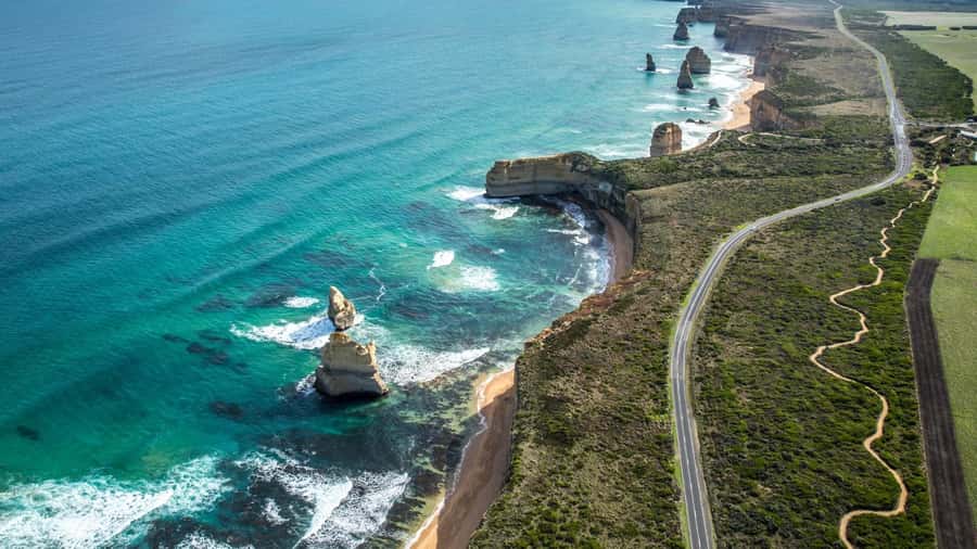Great Ocean Road Tour PRIVATE LUXURY-FREE entry,hotel pickup - The Colac break: a calm start before the coast gets loud