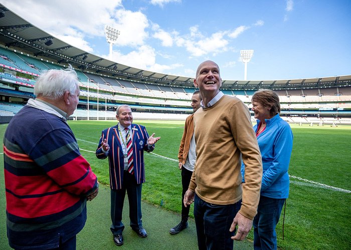 Half-Day Sports Lovers Bus Tour of Melbourne with MCG Tour - Docklands and Marvel Stadium Area: The Lunch Stop That Keeps the Pace